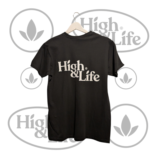 Osta High & Life t-paita teksti logo (musta) High & Life Storesta