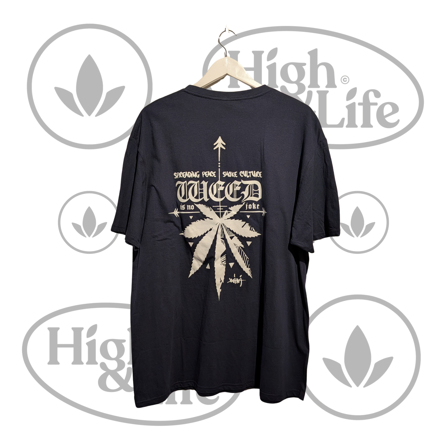 Osta “Weed Is No Joke” T-paita (tummansininen) High & Life Storesta