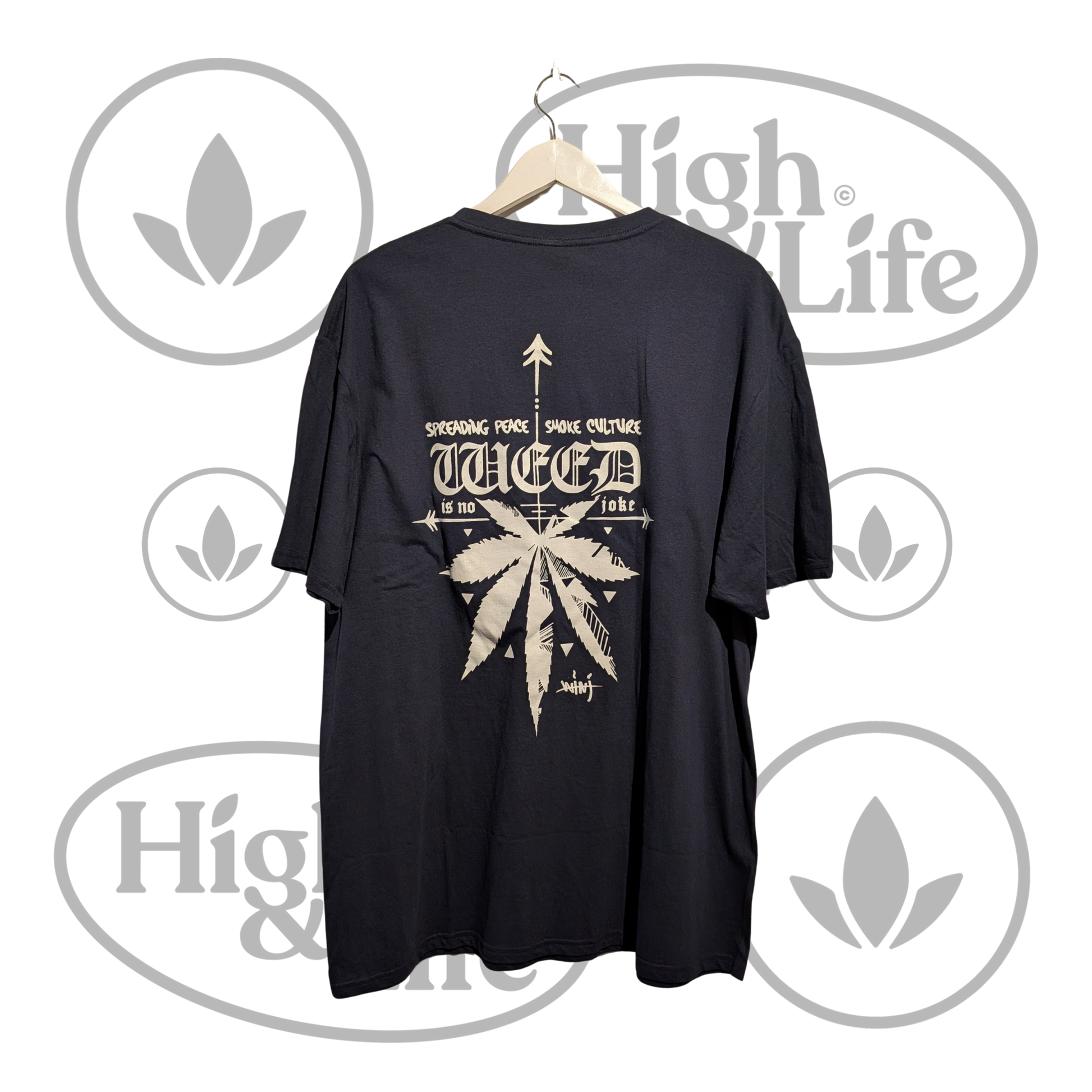 Osta “Weed Is No Joke” T-paita (tummansininen) High & Life Storesta